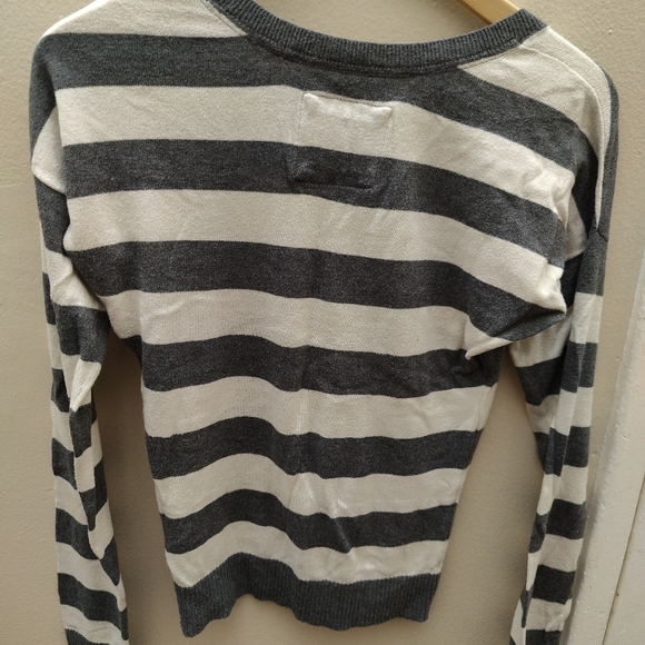 A&F Long Sleeve Grey Striped Tee - Picture 2 of 3